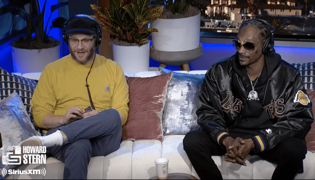 Рэпер Snoop Dogg держит в штате оплачиваемого 